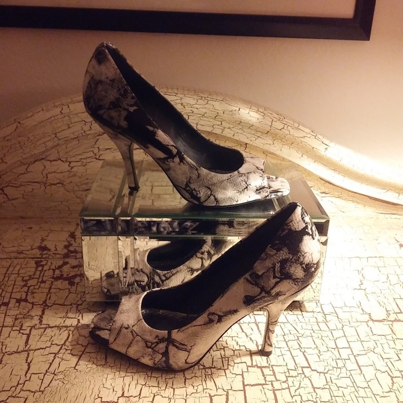 BCBGirls Shoes - BCBGirls Heels Size 7 1/2